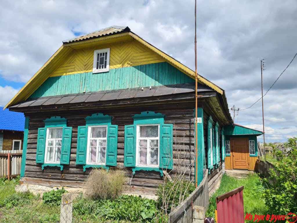 Дом на высоком фундаменте. 3 комнаты: большая, средняя и маленьная. Бо