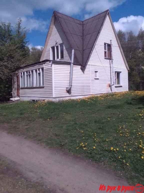 Дом на берегу озера.Три комнаты, сан.узел.кухня.парковка во дворе.3км