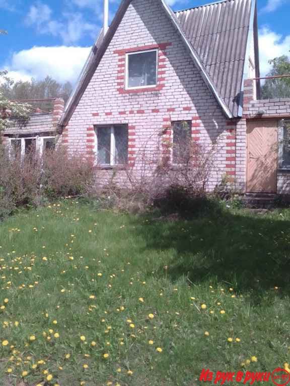 Домик на берегу озера