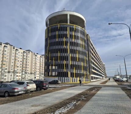 Сдам в аренду на длительный срок машино-место 12,5 м2 по ул. Германовская 7 (Minsk World). 5 этаж. 1 грузопассажирский лифт OTIS. Круглосуточная охрана, пропускной режим , видеонаблюдение на каждом этаже. Удобный въезд и выезд со стороны улицы Германовская. P.S.: в оплату машино-места не входит оплата коммунальных услуг.Официальный договор.