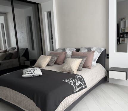 Сдам комнату в трехкомнатной квартире порядочной, аккуратной девушке в возрасте 22-40 лет без вредных привычек и без домашних животных.