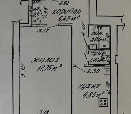 Продаётся 1-ком. квартира по улице Советская, Остановка Чонгарской дивизии. Квартира под ремонт — отличный вариант сделать всё под себя без переплаты за чужой дизайн. Квартира не угловая — тёплая и светлая. Просторная прихожая с кладовой (под гардеробную). Новый лифт, домофон. Тамбур на 3 квартиры (можно хранить велосипед/коляску). Отличное расположение — центральная улица города, остановка напротив дома. Продажа от собственника. Реальному покупателю — разумный торг.