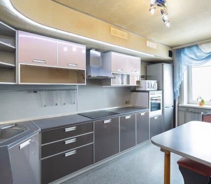 Трёхкомнатная квартира в кирпичном доме у метро!