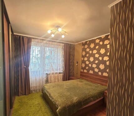 Сдаю отдельную просторную комнату с мебелью и всей необходимой бытовой техникой, метро рядом.