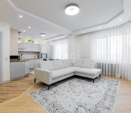 Трехкомнатная квартира с современным ремонтом в ЖК Вивальди в 5 минутах от метро Уручье