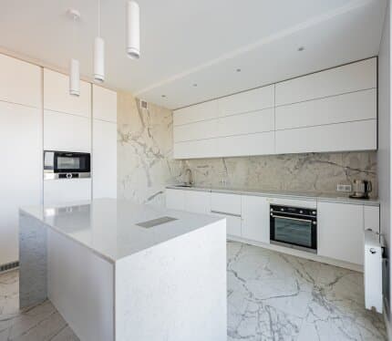 3-к. на Стадионной, 800 м до озера: гардеробная, 2 лоджии, паркинг, ремонт «для себя»