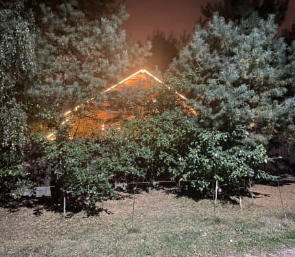 Деревянный коттедж Недалеко от минска рядом биосферный заповедник . Чистый воздух . Недалеко магазин. Школа. Детсад . В школе иметься бассеин . На участке видеонаблюдение интернет . Сигнализация . Есть остекленная терасса барбекю . Баня с кирпичной печью. Есть сад и ландшафтный дизайн.