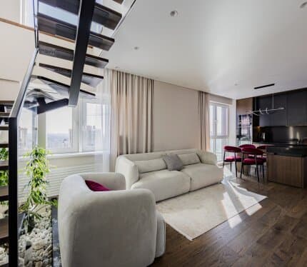 Двухуровневая квартира с премиальным ремонтом у метро Грушевка - 2 минуты пешком.