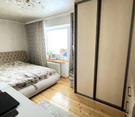 Продажа 1/2 доли в 3 комнатной квартире.