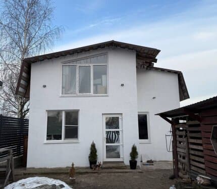 Продается объект в частном секторе Гомеля, ул. Старая Волотова Продается частный объект недвижимости с незавершенным строительством в тихом, живописном районе Гомеля, рядом с рекой и лесом, с полной инфраструктурой поблизости. Объект состоит из двух функционально разделенных участков: 