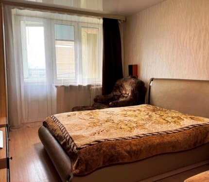 Большая 2-комнатная квартира (остановка «Чонгарская дивизия»), состояние жилое косметическое. Все окна ПВХ, двойная входная дверь, на полах делалась стяжка. Располагается в районе с развитой инфраструктурой: остановки общественного транспорта, почта, продуктовые и промышленные магазины, аптека, медицинский центр, СШ№ 34, детский сад №85. Приглашаем на просмотр в любое удобное для Вас время.