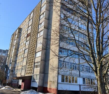 Продается доля в праве  1/4 трехкомнатной квартиры, в Советском районе.