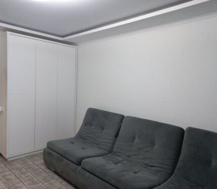 Продается двухкомнатная квартира. 2 балкона. Комнаты и кухня на южную сторону.