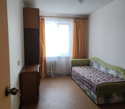 Уютная комната под ключ для девушки/женщины без вредных привычек, гражданке РБ, со всем необходимым для комфортного проживания. Удобное транспортное расположение. В соседней комнате проживает семейная пара, порядочные, без вредных привычек, ценят личное пространство. 