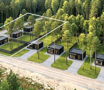 Участки в составе коттеджной застройки внутри существующей деревни примыкающие к лесу, 3 участка в ряд по 5 соток каждый. Участки правильной одинаковой формы удобные для строительства . Цена в объявлении за каждый участок в отдельности. В приоритете реализация 3х участков одному лицу. 5 км от Аэропорта. Арендный бизнес или строительство дома для себя в хорошей локации.