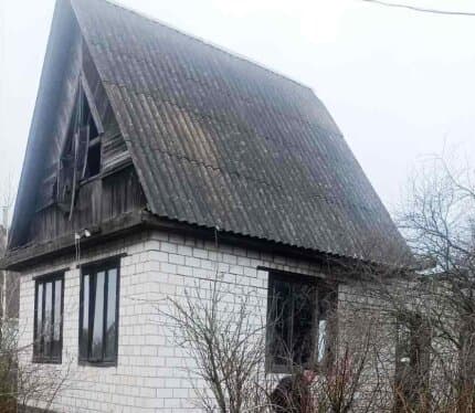 Продаётся земельный участок площадью: 0.0519га, расположенный по адресу: Гомельская обл., Гомельский р-н, Бобовичский с/с, СТ `Озерное`. Находится недалеко от города Гомель. На участке садовый домик. Рядом река Сож.