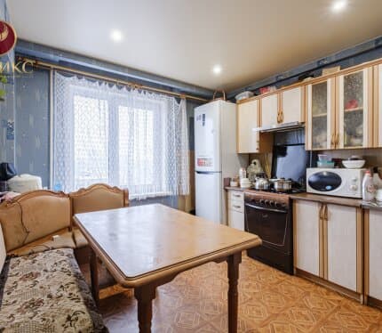 ½ доля в 2-к квартире возле  метро Пушкинская.