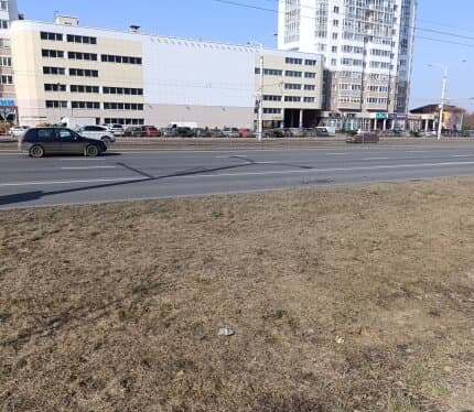 Ликвидное машиноместо в паркинге # 1 , на 3 м этаже закрытого 6 этажного паркинка в.2х минутах ходьбы метро Малиновка. Удобный вьезд и выезд , Ворота ролеты открываются из салона автомобиля электронным ключом , закрываются автоматически. Размеры машиноместа оптимальны для парковки 2.3*5.8м.Круглосуточный вьезд, выезд. Круглосуточная охрана, видеонаблюдение . срок аренды до 01.11.2026г. Условия аренды Оплата + коммунальные , договор аренды, Торг.