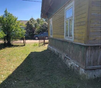 Продается дом в живописном спокойном месте, расположен на участке 20 соток.