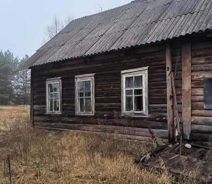Участок с домом под снос либо под реконструкцию.