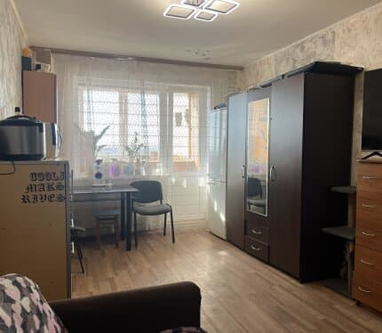 Просторная комната с лоджией на ул.Слободской,137