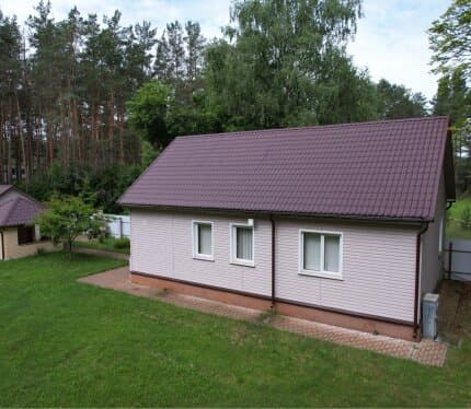 Дом с баней на берегу водохранилища на участке 200 соток