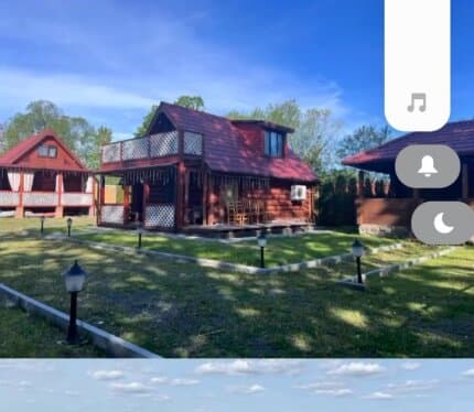 Сдам дом на берегу озеро Свирь первая береговая линия с собственным пирсом, удобный спуск лодки на воду, рыбалка, отдельная территория, зона барбекю, Место для комфортного проживания и отдыха. Сдаем посуточно !!!