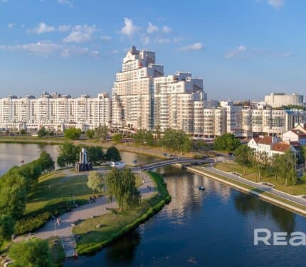 Сдается в аренду машино-место 12,5м2 в подземном паркинге по адресу ул.Сторожовская, 6 на -2 этаже. Есть несколько свободных машино-мест.