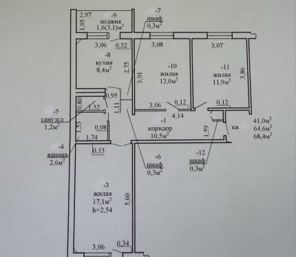 Продается 1/2 доля трехкомнатной квартиры в спальном районе с очень хорошо развитой инфраструктурой и удобным выездом из города. Квартира находится на 5-м из 10 этажей,очень теплая и тихая. 