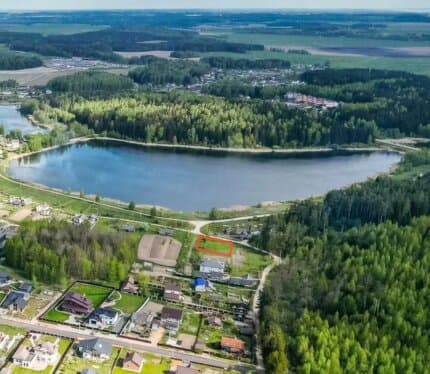 Продается участок в живописнейшем месте на берегу озера площадью 0.1134га, под ведение личного подсобного хозяйства , с возможностью переоформления под строительство жилого дома. Московское направление, район Кургана Славы. Расстояние от МКАД 2 - 2км. В современной деревне Батуринка имеются: газ, центральный водопровод, центральная канализация, электричество.Рядом лес. Дорого.