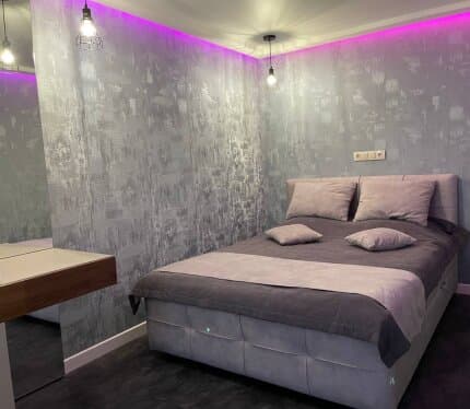 Новый ремонт , центр города, все имеется для комфортного проживания. +300 коммунальные и налог. +1000 залог. 