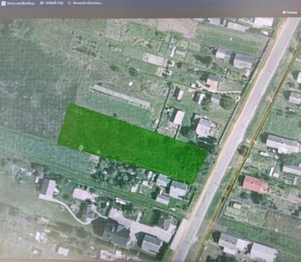 Участок под строительство частного дома, расположен в деревне Великая Уса по улице Петром Глебки 8Б, рядом рядом протекает река Уса параллельно улице. По улице проложен новый асфальт, есть газ и высокоскоростной интернет. Участок ровный очищен и готов к строительству.