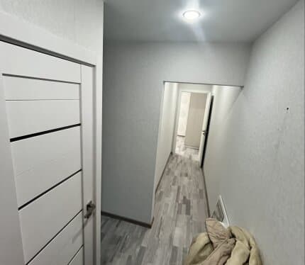 Сдам комнату в двухкомнатной квартире в месяц 50 р коммунальные с интернетом . Без вредных привычек и животных парню или девушке 