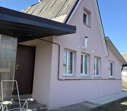 Сдается дом в СТ "Здоровье -81" на весенне - летний сезон или для круглогодичного проживания (газовое отопление, зимний центр. водопровод, мангал, есть 2 хороших велосипеда (велодорожка из Боровлян), остановка автобуса у дома или автобус/маршрутка в 900 метрах от дома. Спортивный комплекс Раубичи находится на расстоянии 1 км. В Раубичах находится Дубровское водохранилище ( пляж, возможна рыбалка, ресторан "Дубров", шашлычная "ОЧАГ", магазины: Сад. Товариществе, в Раубичах, в Острошицком городке