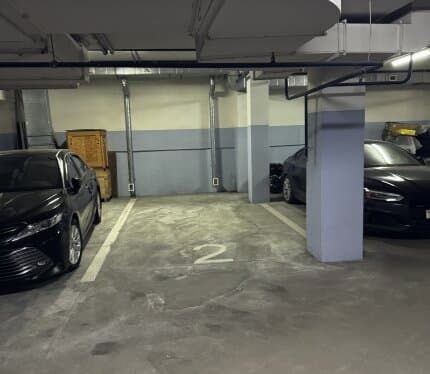 Сдается парковочное место в подземном паркинге в Бизнес Центре "Соло" до 01.12.2026 г.. Дополнительно оплачиваются коммунальные платежи.