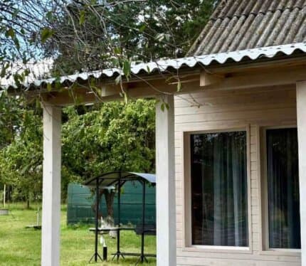 База отдыха Олтуш — идеальное место для тех, кто ценит комфорт и природу! Новая база отдыха на берегу озера, 8 домиков, каждый на 4 человека, со всеми удобствами и собственной трассой, баня, купель, большая беседка с мангальной зоной. Мы обустроили домики с особой заботой, чтобы ваше пребывание было по-настоящему комфортным. Здесь есть всё необходимое для вашего отдыха.