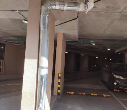 Сдается в аренду большое парковочное место под стилобатом 25 этажного дома. Удобный заезд. Освещение, видеонаблюдение. Аренда+ коммунальные платежи ежемесячно. Цена договорная