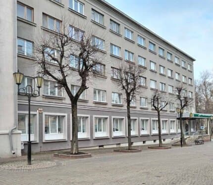 Трехкомнатная квартира по адресу: ул. Суворова, 42.