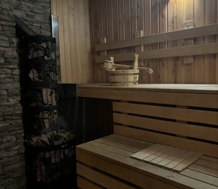 аренда бани(почасовая)в микрорайоне Южный.Количество гостей до 6 человек.Отличная локация(до центра 10 минут на машине).До остановки общественного транспорта 5 минут пешком. Стоимость: понедельник-четверг 35р час. пятница-воскресенье 40р час. Приезжайте,вам будет очень уютно и приятно у нас!