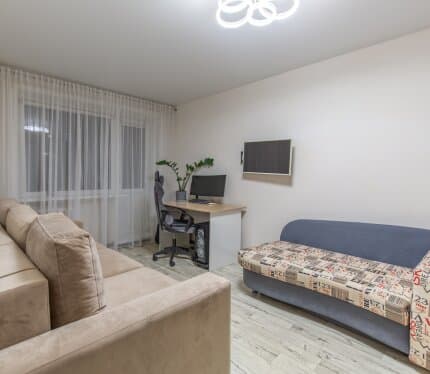 Продается доля в просторной, светлой квартире полностью готова к проживанию.