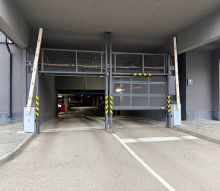 Сдам машиноместа в подземном паркинге Б "ЖК Матвеевский" по адресу ул.Розы Люксембург 151, 10 минут до метро Грушевка. Круглосуточный доступ по номеру телефона или ключу