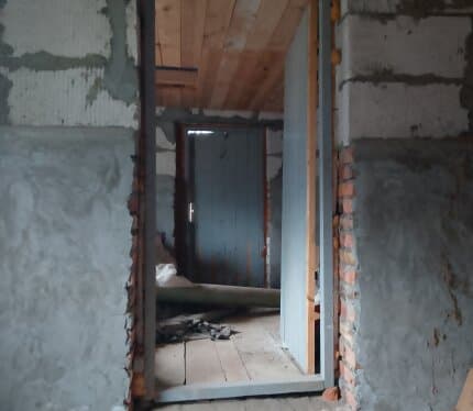 Срочно продам участок под строительство. дома со строение м под баню 3 на 6м, кот. Первоначально Можно зарегистрировать. как дом с созданием фактора нуждающихся в улучшении жилищных условий(льготы и пр.) а также хранения стройматериалов .По улице электричество и оптоволокно, газ в проекте (по деревне есть). Городской водопровод-20-30м. До конечной авт. 9 прим.1км, столько же и до "Парк-Сити" (Казимировка). На уч. плодовые деревья, рядом лес опарк, озеро. Справки по тел. (029) 240 84 17; 6470510