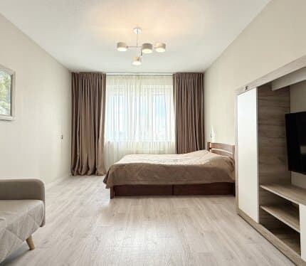 Просторная однокомнатная квартира со свежим ремонтом, мебелью и техникой рядом со ст. метро "Уручье"