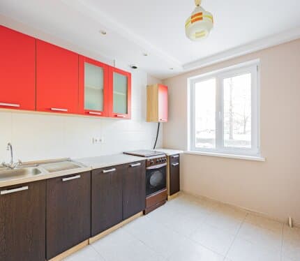 Однокомнатная квартира возле метро!