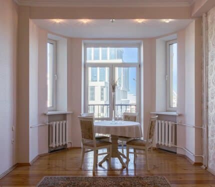 Продажа ¾ доли в трехкомнатной квартире в центре города