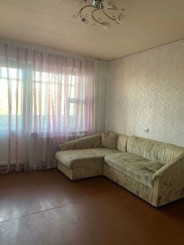 На длительный срок сдается аккуратная 2х комнатная квартира, без животных. Есть холодильник, стиральной машины нет. Разовый платёж агентству 225р.