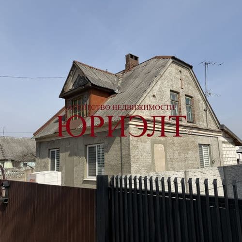 Лот. 18226 Продается мансардный этаж в доме на улице Клары Цеткин в г. Бресте. Дом 1936 г.п., кирпич / брус, общая площадь 35,8 кв.м, расположен на з...