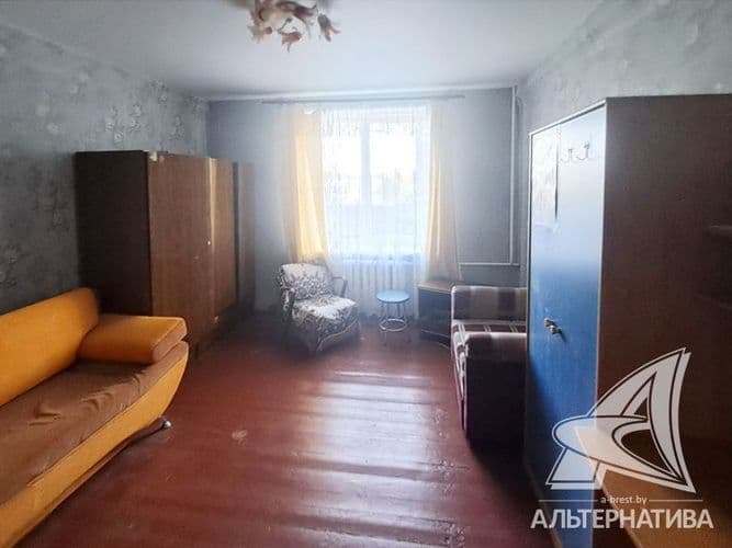 1-комнатная квартира, г. Брест, ул. Карасева, 1954 г.п., 2 / 2 кирпич, 24,5 / 24,5 / 15,6 / 7,2, санузел совмещенный, сарай (во дворе), стеклопакеты, ...