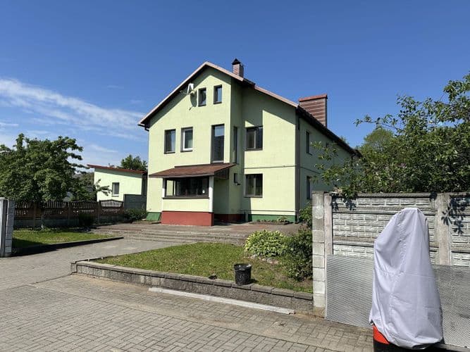 Продается двухквартирный блокированный коттедж по улице Собинова. Частная собственность в центре Минска. Стены блок 40 см + кирпич +утепление 5 см пен...