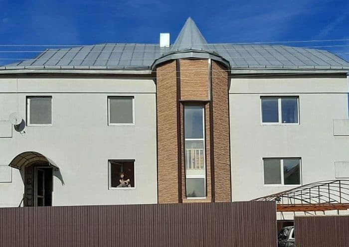 Сдам комнаты без хозяев. В шаговой доступности: общественный транспорт, ТЦ Евроопт. Большая общая кухня со столовой. Большой общий зал. Обустроенная м...